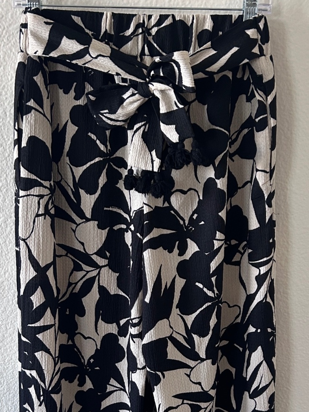 Floral Print Light Linen, Flowing Pants Size Medium